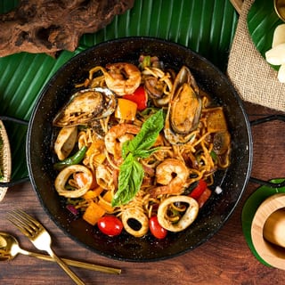 Spaghetti Seafood Tom Yum Sauce  S 6 Serving