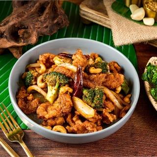 Crispy Chicken With Cashew Nuts (N) S 6 Serving